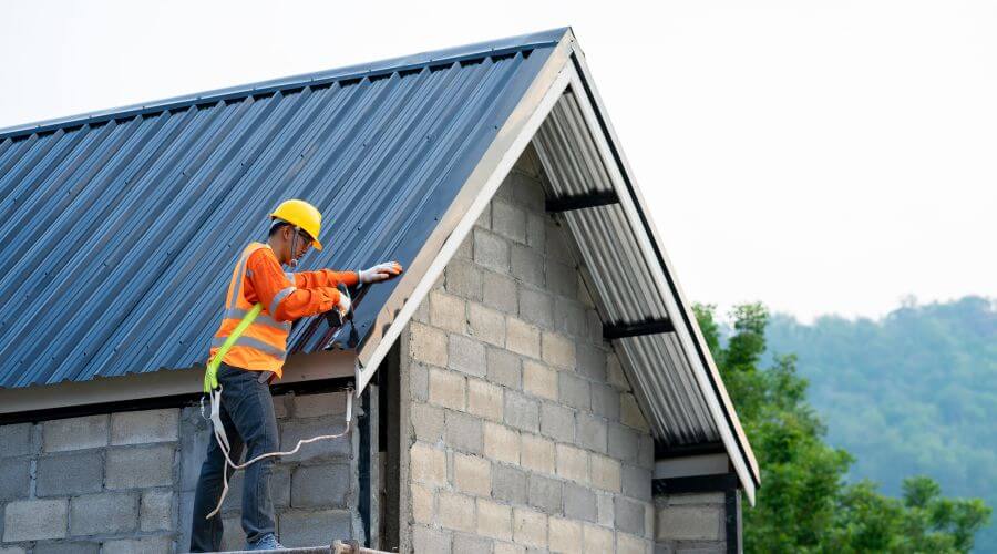 Expert Emergency Roof Repairs services in Henry, SD